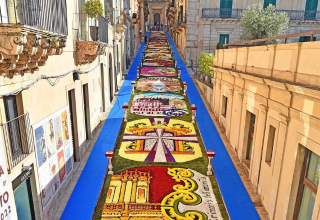 Frühlingsbarock oder Noto Flower Festival - Noto | Secret World Trip Planner