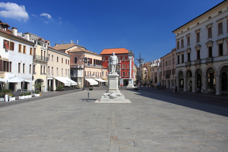 Площадь Витторио Эмануэле II - Rovigo | Secret World Trip Planner