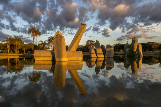 La place de cristal - DF | Secret World Trip Planner