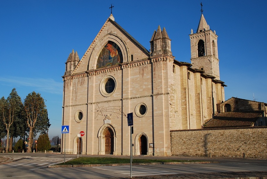 Umbrien: Kirche Santa Maria di Rivotorto - Rivotorto | Secret World Trip Planner