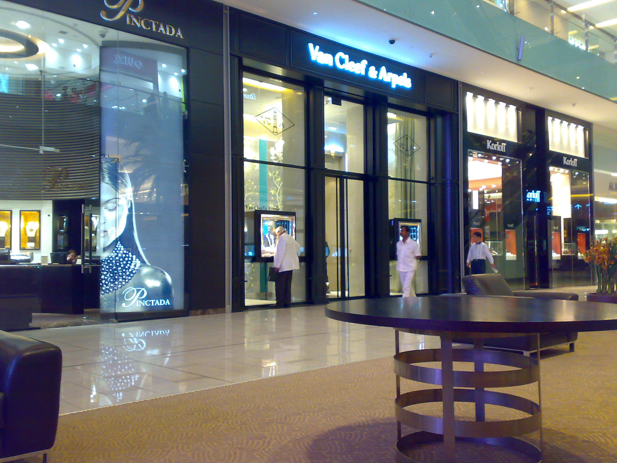 The Dubai Mall is the World's Biggest Mall - Secret World - Dubai | Secret World Trip Planner