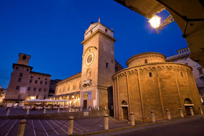 Klokkentoren en Museum of Time — Mantova
