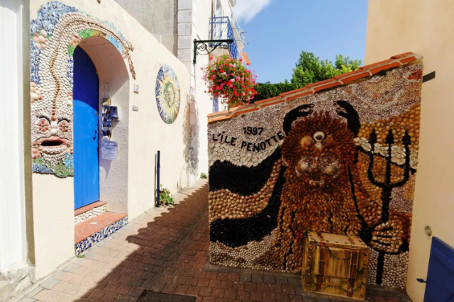 L'île Penotte Zeeschelp Art - Les Sables-d'Olonne | Secret World Trip Planner