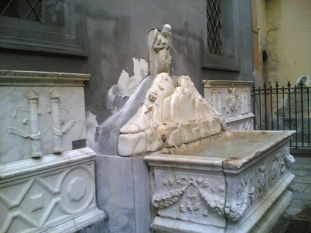 Brunnen der Spinacorona - Napoli | Secret World Trip Planner