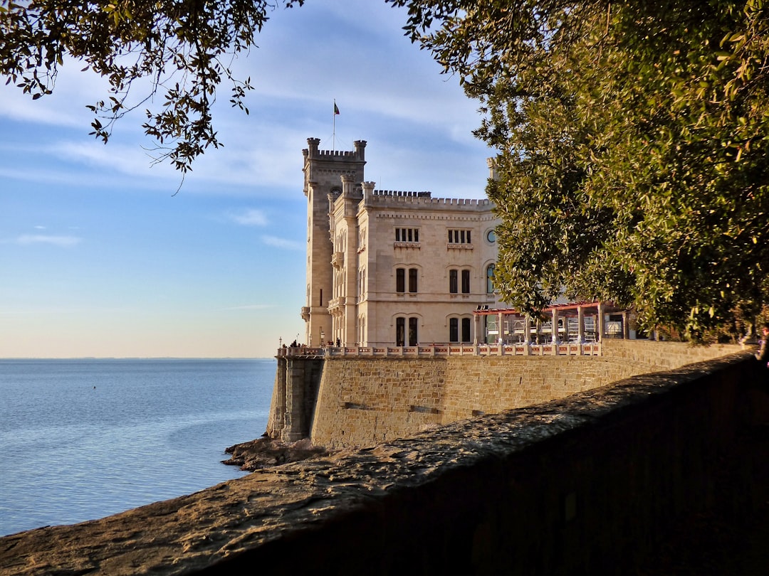 Stazione di Miramare: un piccolo viaggio nel passato - Grignano | Secret World Trip Planner