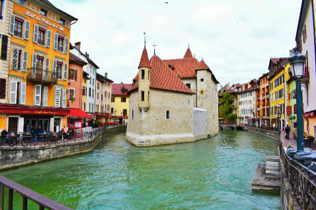 Озеро Анси, Франция - Lake Annecy | Secret World Trip Planner