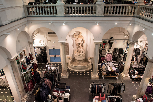 Hercules in de winkel - Genova | Secret World Trip Planner