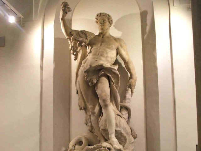 Hercules in de winkel - Genova | Secret World Trip Planner