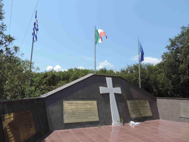 Monument voor de Gevallenen van de Acqui Divisie - Argostoli/Cefalonia | Secret World Trip Planner