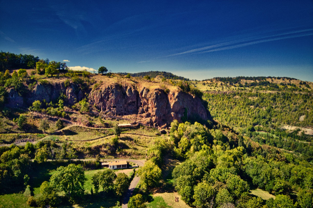Jonas Caves, - Saint-Pierre-Colamine | Secret World Trip Planner