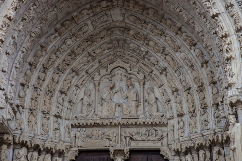 Sternzeichen der Kathedrale von Chartres - Chartres | Secret World Trip Planner