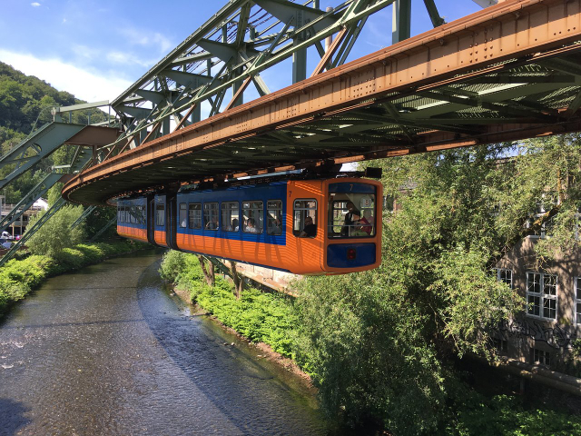 Kolejka wisząca w Wuppertalu - Wuppertal | Secret World Trip Planner