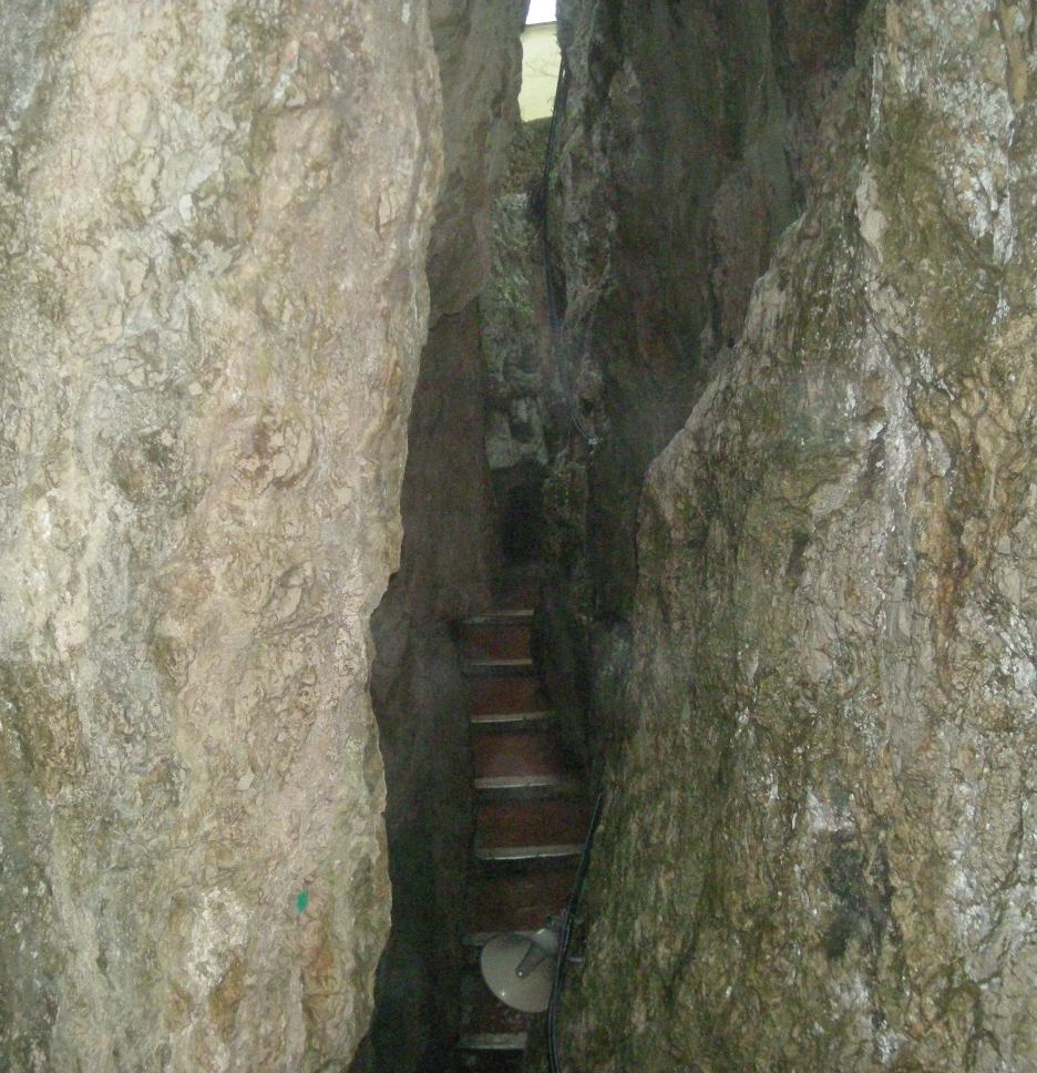 Heiligdom van de Gespleten Berg - Gaeta | Secret World Trip Planner