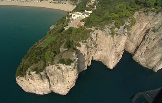 Heiligdom van de Gespleten Berg - Gaeta | Secret World Trip Planner