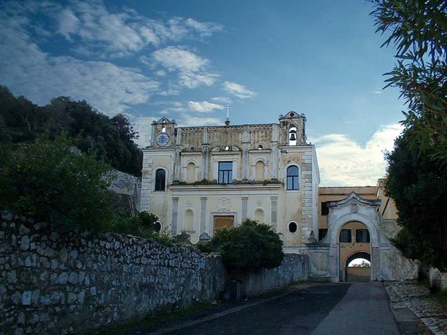 Heiligdom van de Gespleten Berg - Gaeta | Secret World Trip Planner