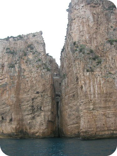 Heiligdom van de Gespleten Berg - Gaeta | Secret World Trip Planner