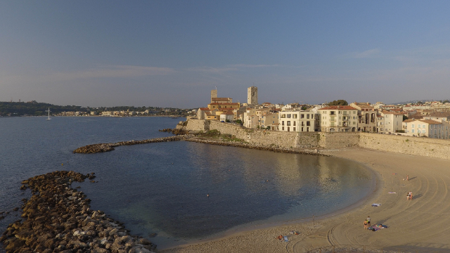 Пляж де ла Граветт - Antibes | Secret World Trip Planner