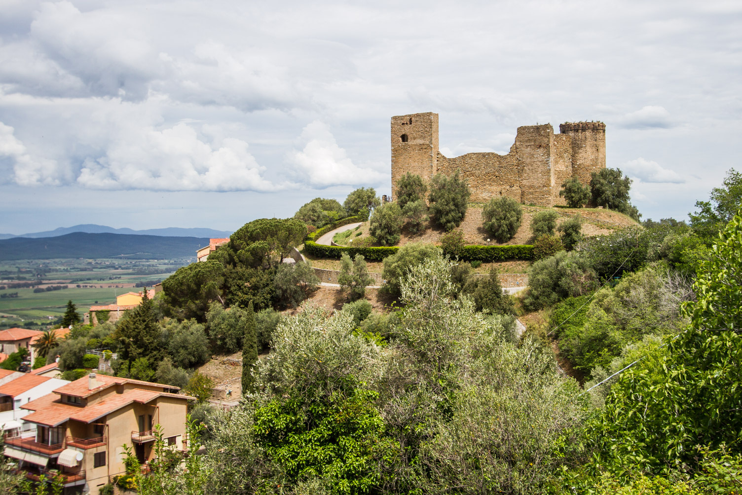 Skarlino i Twierdza Pisana - Scarlino | Secret World Trip Planner
