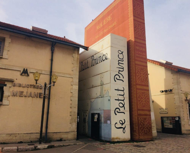 메야네스 도서관 - Aix-en-Provence | Secret World Trip Planner