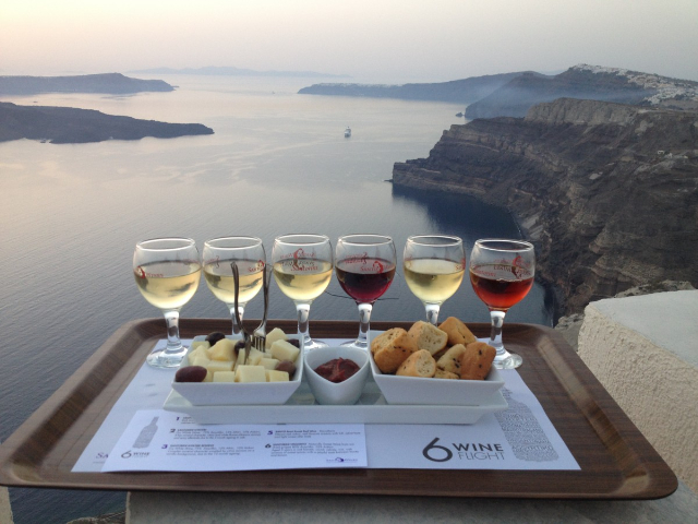 サントリーニ島のワインエーゲ海の黄金の液体 - Santorini | Secret World Trip Planner
