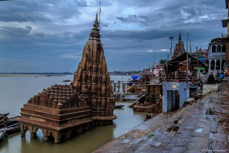 Ratneshwar Mahadev, il tempio pendente di Varanasi - Dayal Mahuva | Secret World Trip Planner