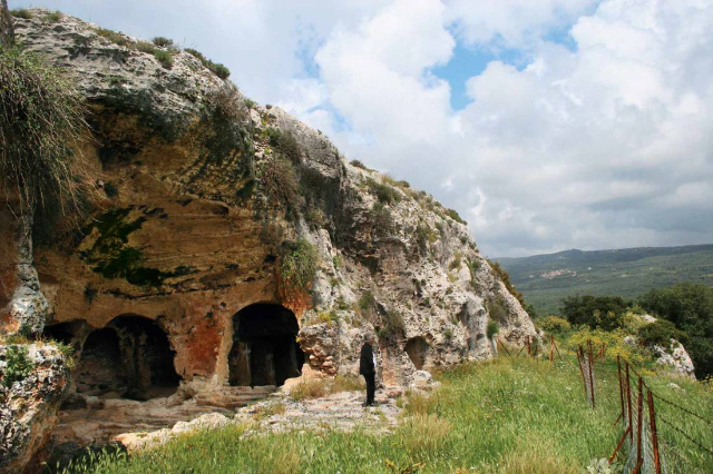 聖オノウフリオスの地下墓地 - Methoni | Secret World Trip Planner