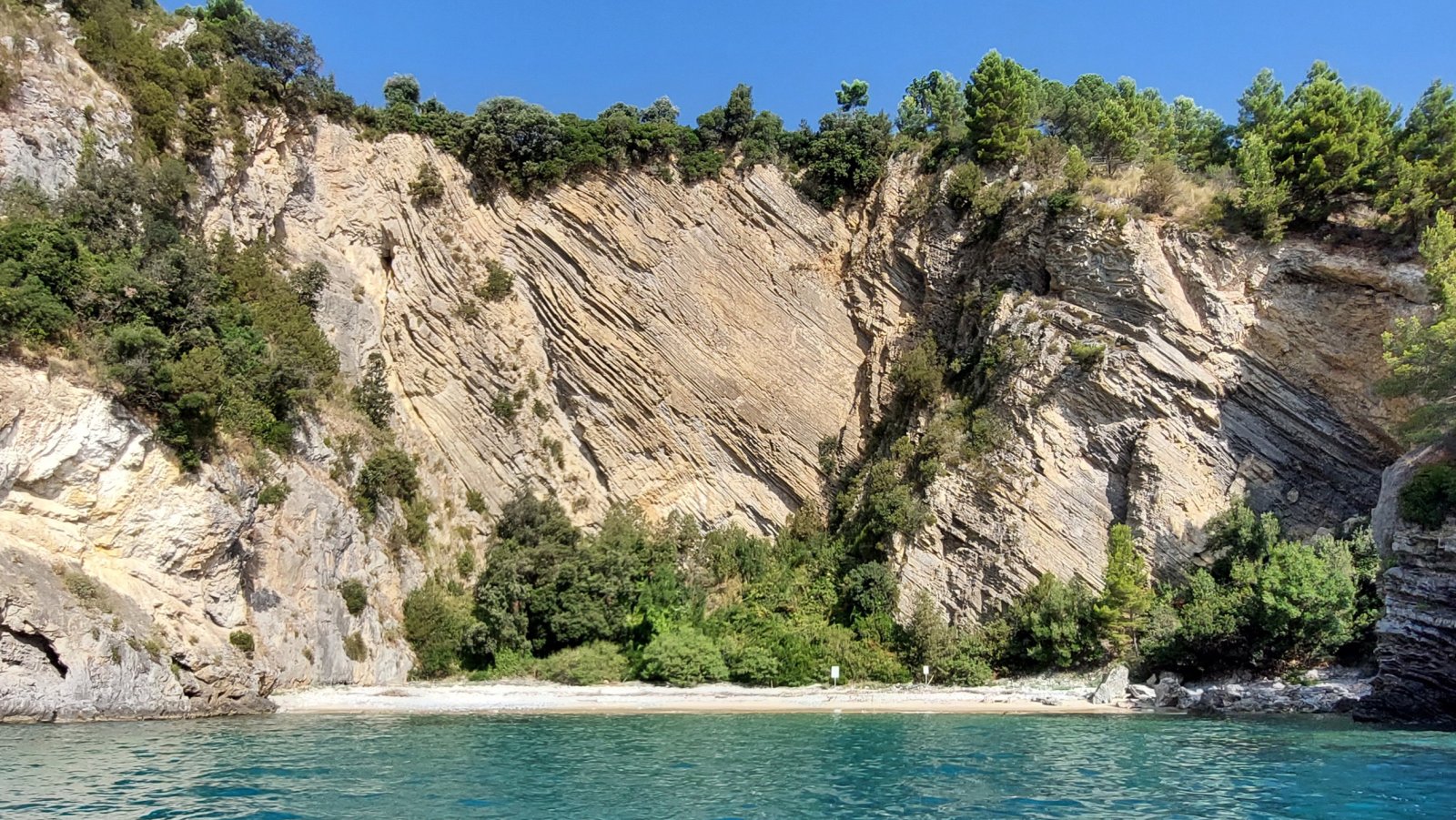 A Baia del Buon Dormire é uma das mais belas praias da Itália  - Spiaggia del Buon Dormire | Secret World Trip Planner