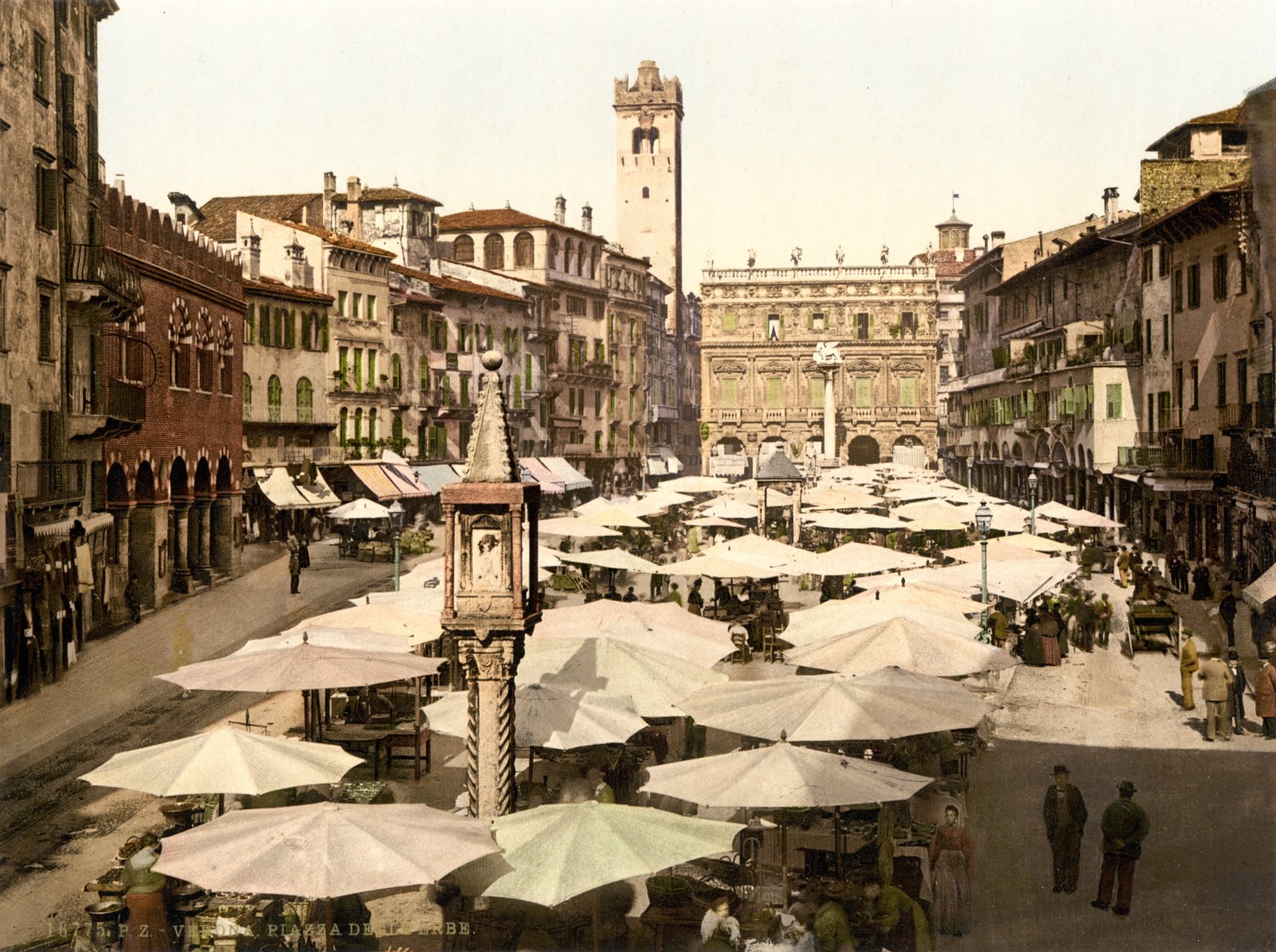 在广场阿尔厄布在维罗纳一个spritz - Verona | Secret World Trip Planner