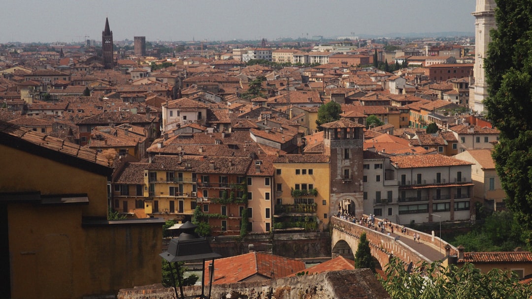 维罗纳：通过Sottoriva和Lungadige圣乔治 - Verona | Secret World Trip Planner