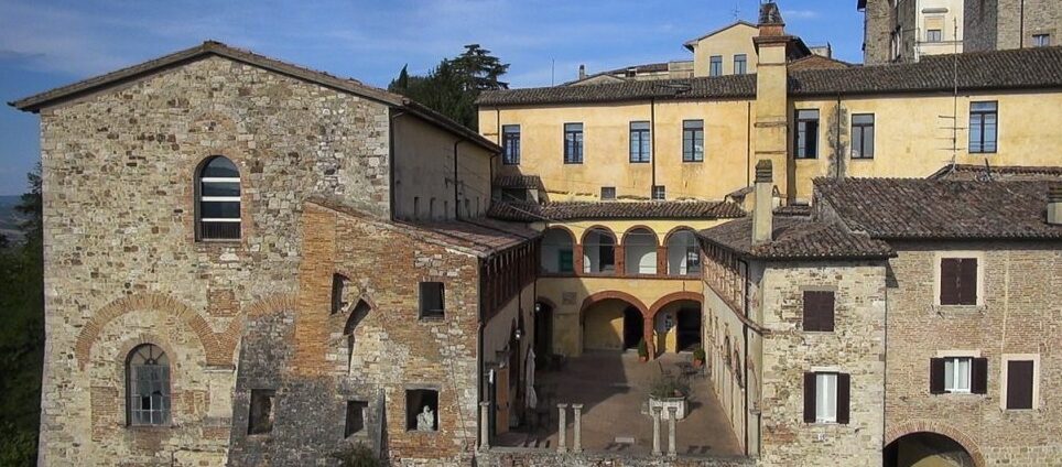 Todi / complexo do Mosteiro de Lucrezia - Todi | Secret World Trip Planner