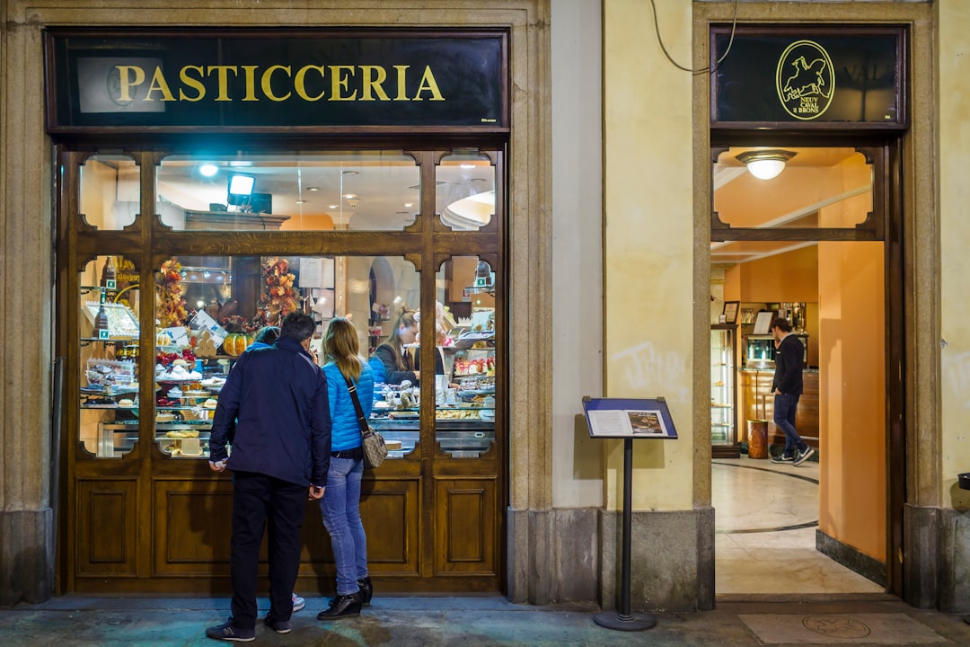 Wielkanoc i słynna Neapolitańska Cukiernia - Pasticceria Giovanni Scaturchio | Secret World Trip Planner