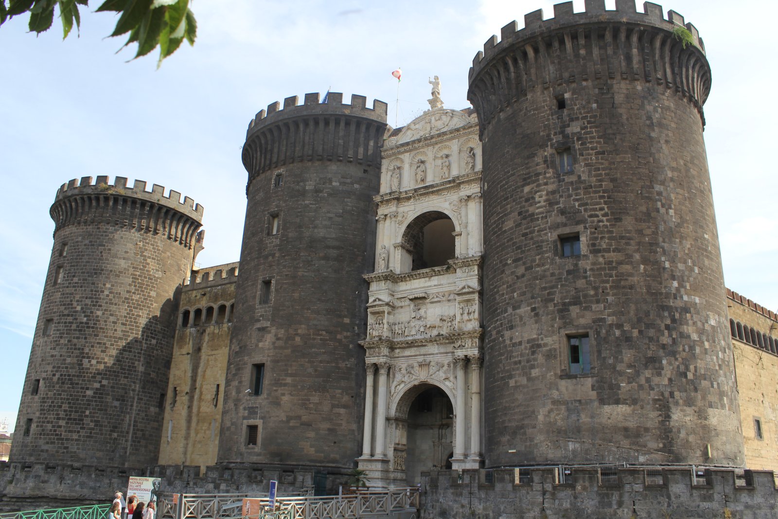 那不勒斯/卡斯特尔诺沃也被称为Maschio Angioino - Napoli | Secret World Trip Planner