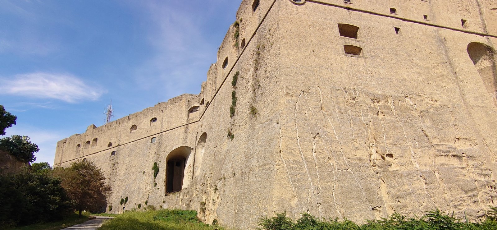 Неаполь / Castel Sant'Elmo - Napoli | Secret World Trip Planner