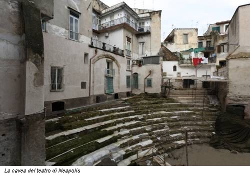 O teatro grego romano de Neapolis - Napoli | Secret World Trip Planner