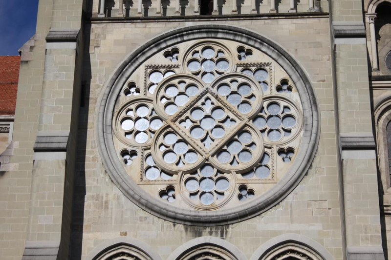 Catedral de Lausana - labores de los meses y signos zodiacales - Lausanne | Secret World Trip Planner