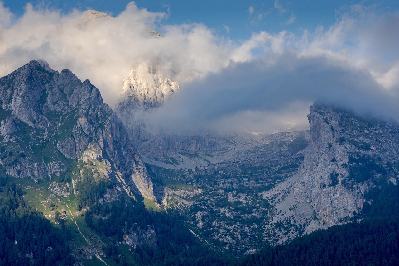 Un meraviglioso pellegrinaggio: Sentiero di San Vili - Madonna di Campiglio | Secret World Trip Planner