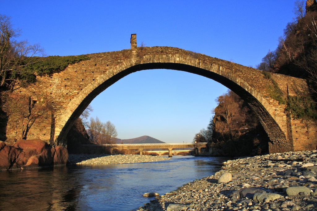 De duivelsbrug - Lanzo Torinese | Secret World Trip Planner