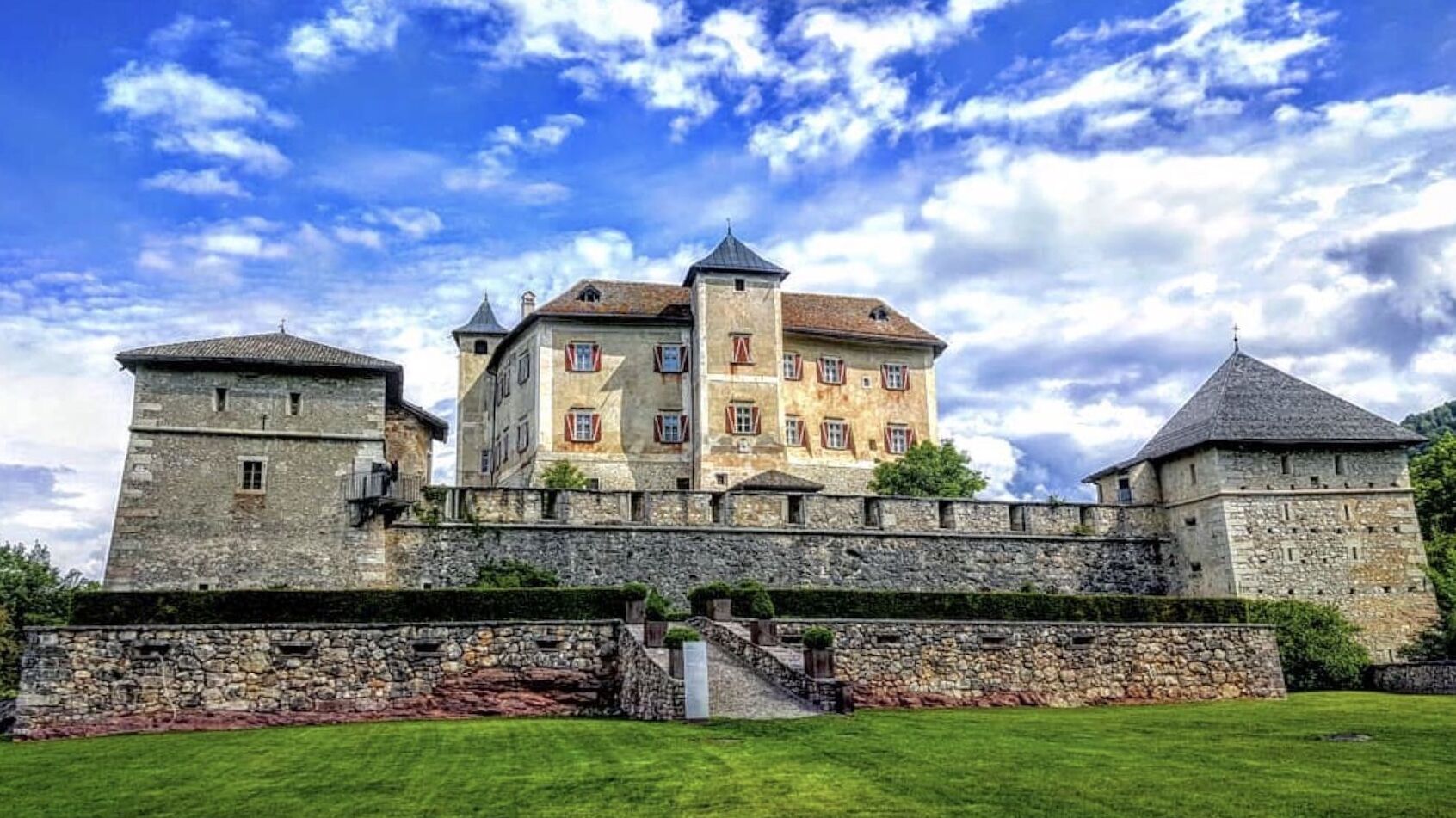 Portraits of Princes Bishops, silverware, porcelain, glassware, carriages, all with - Vigo di Ton | Secret World Trip Planner