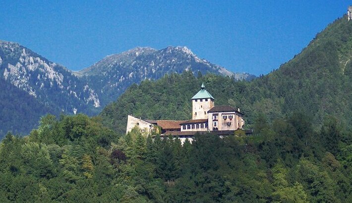 Das majestätische Schloss Ivano - Ivano-fracena | Secret World Trip Planner