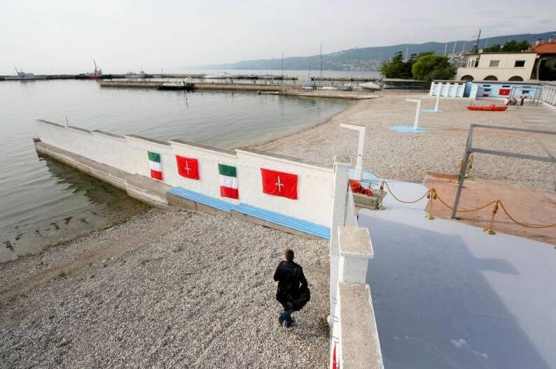 La Lanterna, la spiaggia dove uomo donne sono divisi - Trieste | Secret World Trip Planner