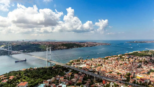 Een cruise op de Bosporus - Reşadiye Cd. İstanbul Deniz Otobüsleri İskelesi No:730 | Secret World Trip Planner