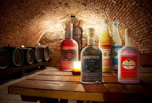 Plaka: Brettos Bar - Athina | Secret World Trip Planner