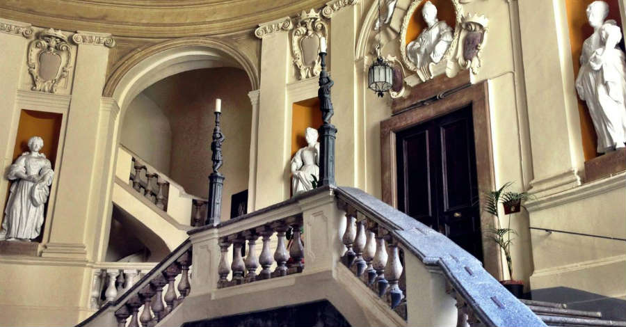 Palazzo Spinelli di Laurino en de geesten - Napoli | Secret World Trip Planner