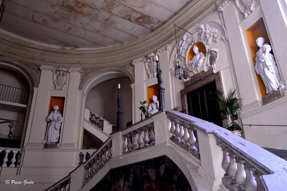 Palazzo Spinelli di Laurino en de geesten - Napoli | Secret World Trip Planner