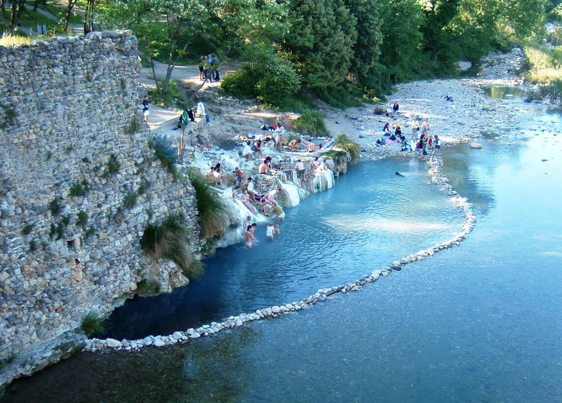 Antiguos balnearios libres de Petriolo - Strada Provinciale di Petriolo | Secret World Trip Planner