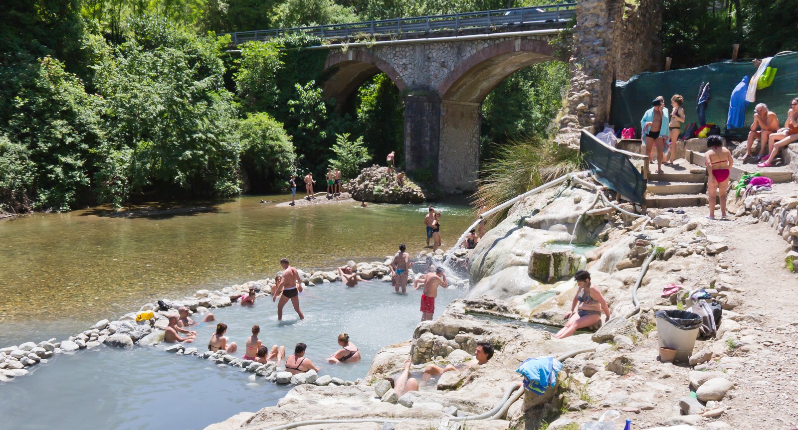 Antiguos balnearios libres de Petriolo - Strada Provinciale di Petriolo | Secret World Trip Planner