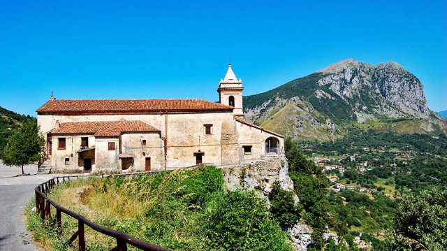Heiligdom van Onze-Lieve-Vrouw van Pietrasanta - San Giovanni A Piro | Secret World Trip Planner