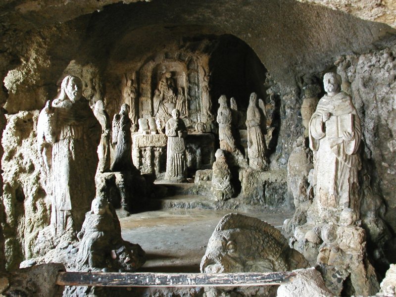 Igreja de Piedigrotta - Pizzo | Secret World Trip Planner