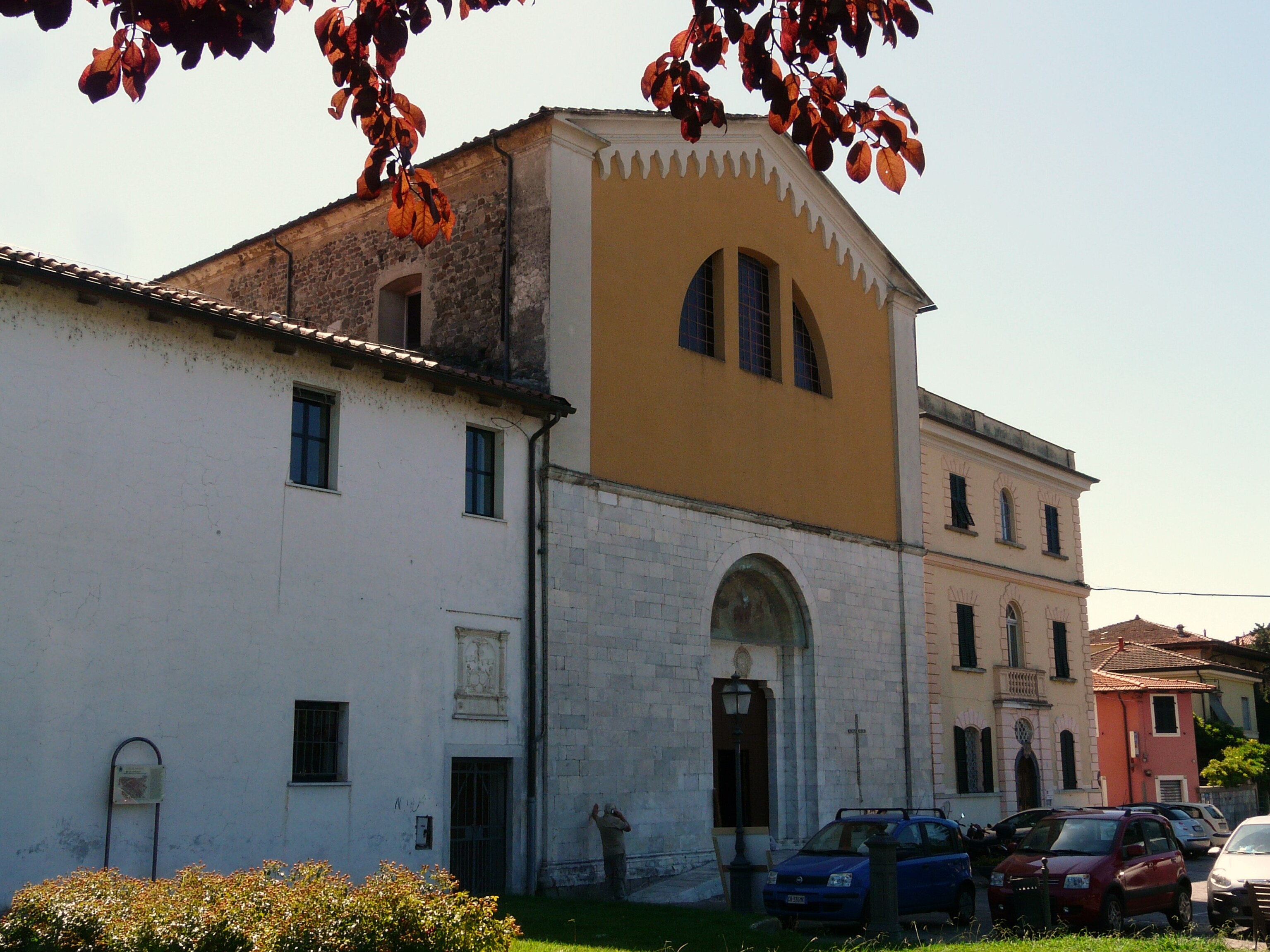 Kościół i Klasztor św. Franciszka w Sarzanie - Sarzana | Secret World Trip Planner