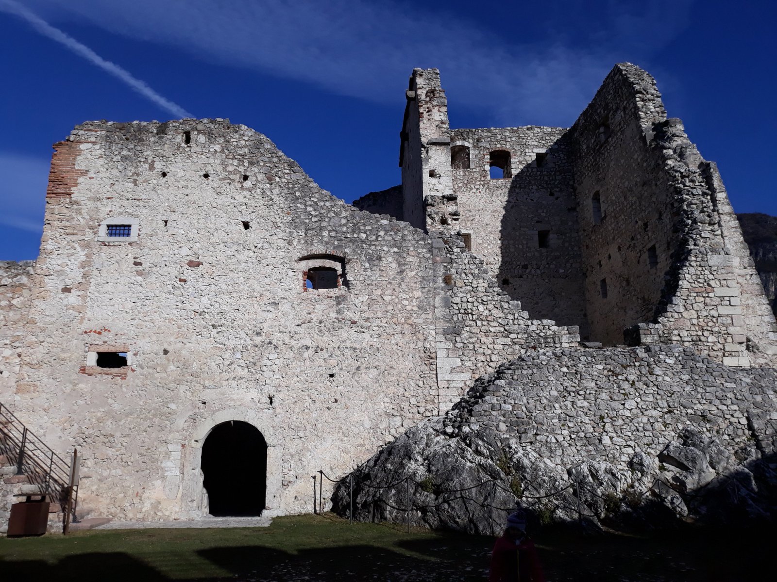 Castel Beseno, la fortezza più antica del Trentino - Besenello | Secret World Trip Planner